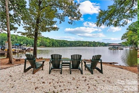 8238 Merryvale Lane active home in Redwood Rookery At The Vineyards, Charlotte, NC