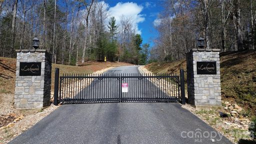 91 West Lake Road active home in Lakewood, Marion, NC
