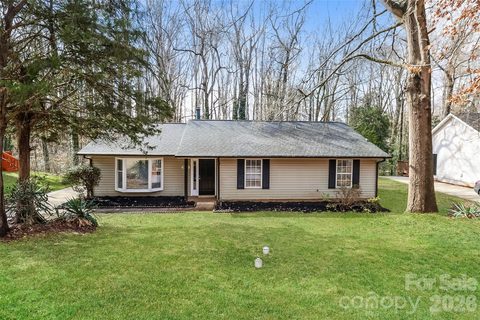 2001 Teddington Drive sold home in Woodford Green, Charlotte, NC