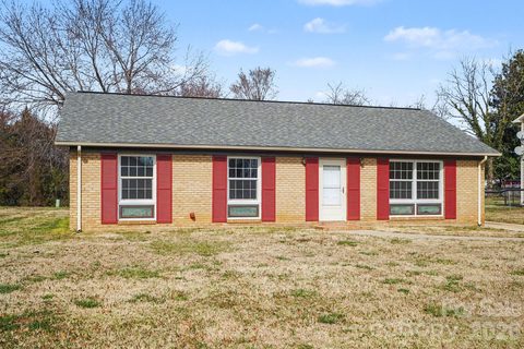 2200 Longdale Drive sold home in Yorkwood, Charlotte, NC