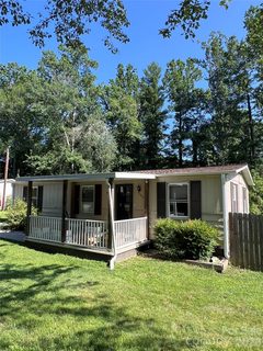 150 Piney Ridge Drive active home in Rolling Oaks, Hendersonville, NC