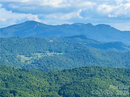 303 Sugar Top Drive pending home in Sugar Top Resort Condominiums, Sugar Mountain, NC