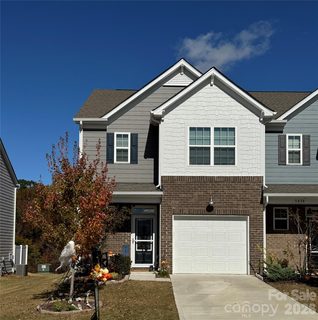 5036 Moss Pine Way