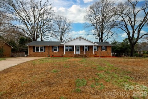 1621 Stonehill Place active home in Winthrop Heights, Rock Hill, SC