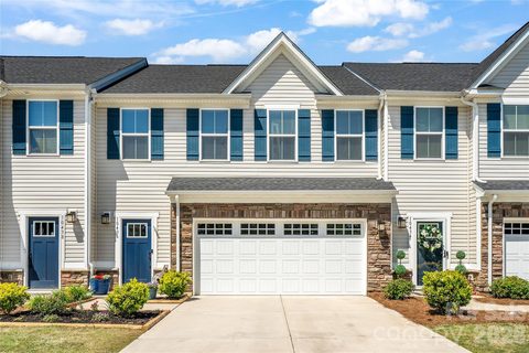 10436 Dalton Woods Court sold townhome in Dalton Woods, Huntersville, NC