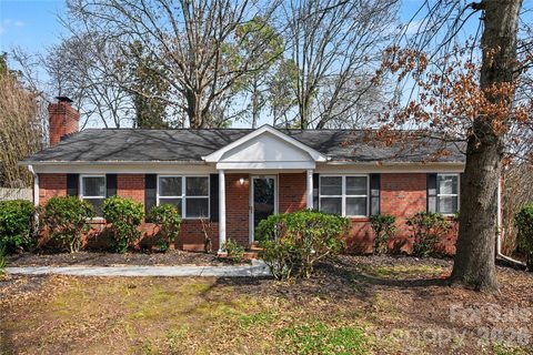 8205 Meadowind Circle pending home in Meadowbrook, Charlotte, NC