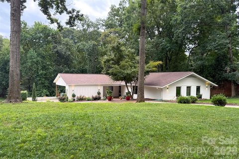 301 Whitestone Road sold home in Robinson Woods, Charlotte, NC