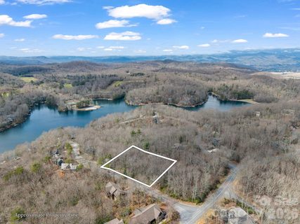 U19 L053 Gawanv Court active lot in Connestee Falls, Brevard, NC