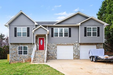 Homes in Plaza Ridge, Hickory