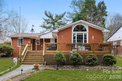 210 Avondale Drive sold home in Western Heights, Lexington, NC