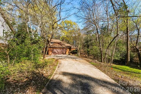 10 Thornwood Court active home in River Hills, Lake Wylie, SC