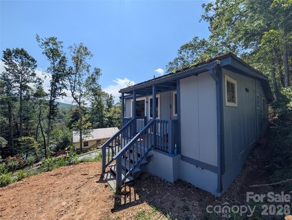 260 Oak Ridge Road active home in Hidden Valley, Hendersonville, NC