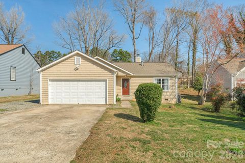 7015 Hunters Glen Drive sold home in Running Deer, Charlotte, NC