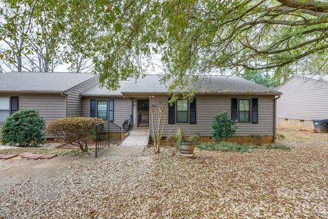 968 Cranberry Circle active home in Dogwood Hills, Fort Mill, SC