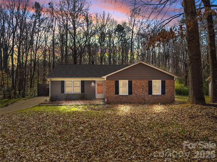 2019 Teddington Drive pending home in Woodford Green, Charlotte, NC