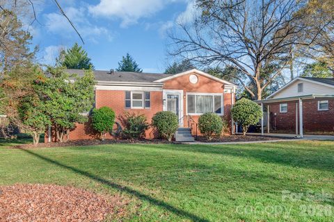 2400 Markham Court sold home in Markham Village, Charlotte, NC