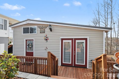 130 Eagle Drive active home in Badin Shores Resort, New London, NC