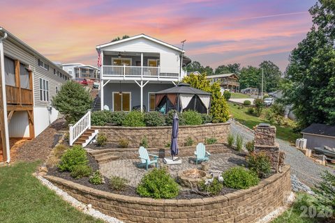 132 Eagle Drive active home in Badin Shores Resort, New London, NC