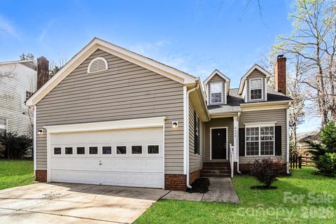 8425 Woodford Bridge Drive sold home in Wedgewood, Charlotte, NC