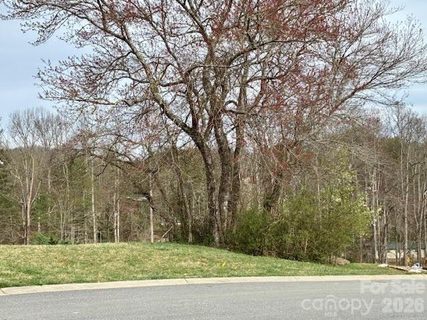 156 Triple Fairways Drive active lot in Cummings Cove, Hendersonville, NC