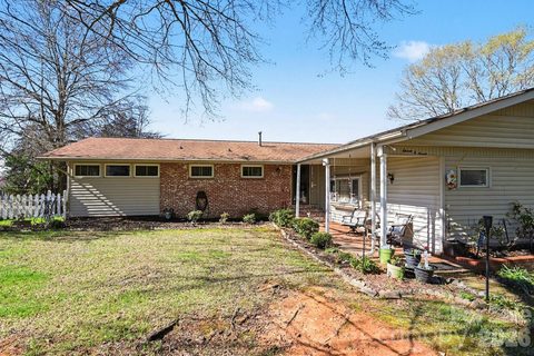 1107 Crestfield Drive sold home in Gregwood, Lancaster, SC