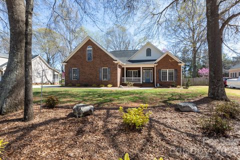 1525 Garrett Landen Drive sold home in Garretts Landing, Clover, SC