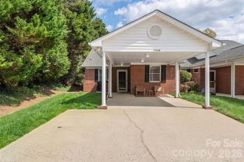 19960 Oak Leaf Circle sold townhome in Twin Oaks, Cornelius, NC