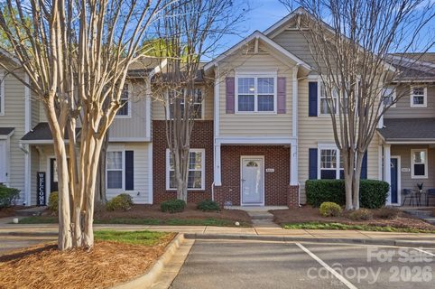 8422 Chaceview Court active townhome in Villages At Avonlea, Charlotte, NC