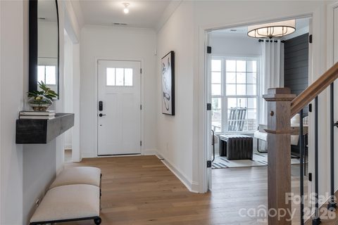 Previously sold for $674,949