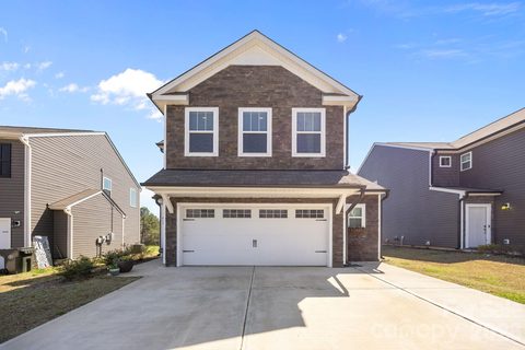 461 Brannon Meadows Drive active home in Austen Lakes, York, SC