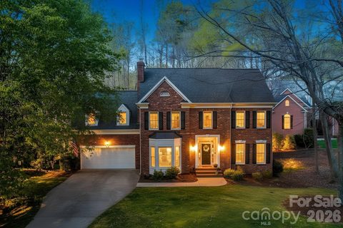 902 Hoke Trail
