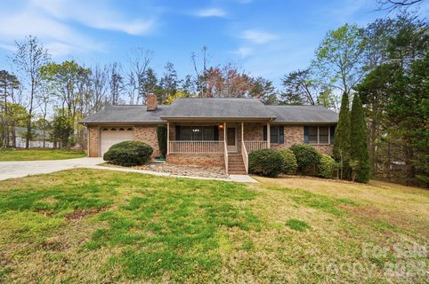 914 Spring Lake Drive sold home in Spring Lake, Iron Station, NC