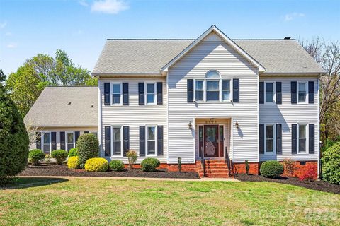 8929 Lauriston Place sold home in Glencroft, Mint Hill, NC
