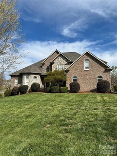 5873 Bakers Point sold home in Howards Reach At Bakers Mountain, Hickory, NC