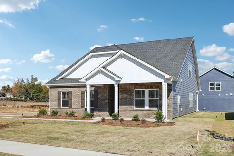 690 Darya Drive active home in Brighton Springs, York, SC