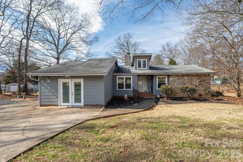 3005 Irish Street sold home in Oakcrest, Newton, NC