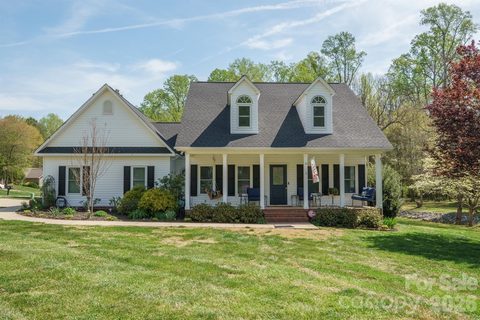 408 Mooreland Drive sold home in Forest Meadow, Conover, NC