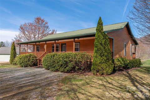 57 Gloria Way sold home in Strawberry Hill Farm Estates, Waynesville, NC