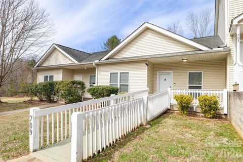 709 Villas Court active townhome in Villas At Cedar Hill, Asheville, NC