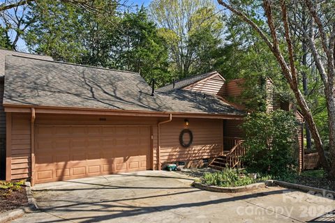 8968 St Croix Lane pending home in Raintree, Charlotte, NC
