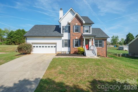 5406 Winding Oak Drive active home in Maple Crest, Hickory, NC