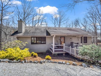 780 Rixhaven Drive pending home in The Forest At Rixhaven, Saluda, NC