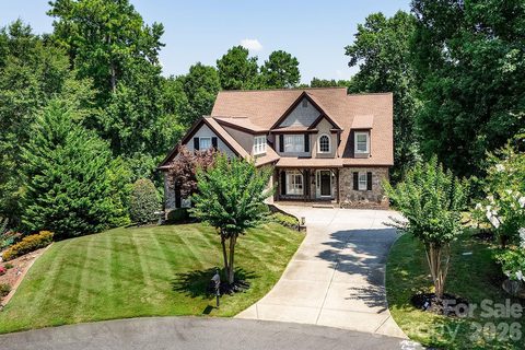 394 Stone Cliff Lane active home in Carolina Coves, Lake Wylie, SC