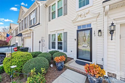 183 Autumn Falls Drive pending home in Autumn Cove At Lake Wylie, Clover, SC