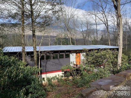 448 Mt Mitchell Drive active home in River Run At Mount Mitchell, Burnsville, NC