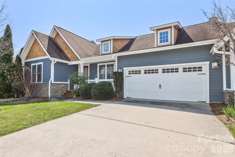 37 Creekside View Drive active townhome in Pinebrook Farms, Asheville, NC