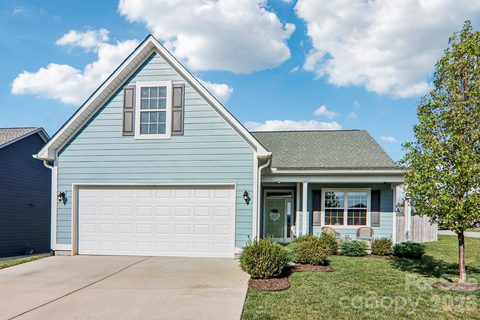 3 Montaugue Street sold home in Hyde Park, Arden, NC