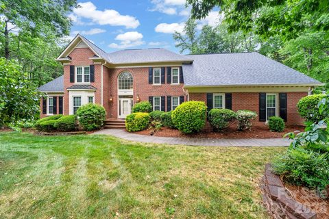 5215 Silchester Lane pending home in Brantley Oaks, Charlotte, NC