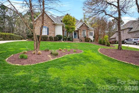 717 Black Wolf Run active home in Carolina Country Club, Spartanburg, SC