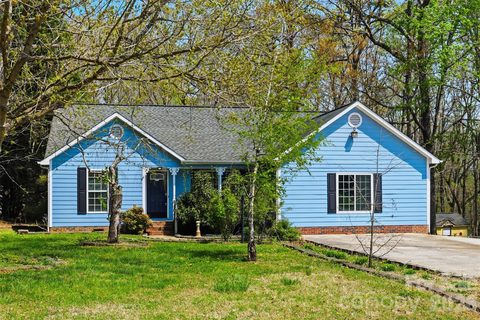 106 Chinaberry Court active home in Hickory Creek, Gastonia, NC